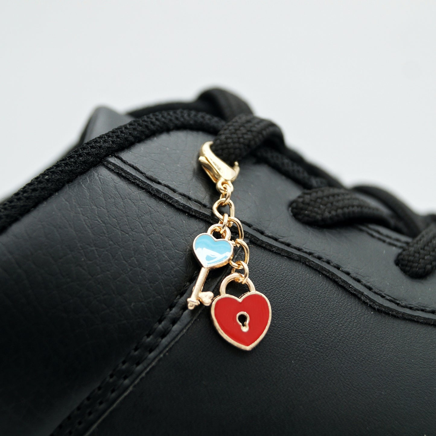 Shoe pendant heart lock with key 1 piece.