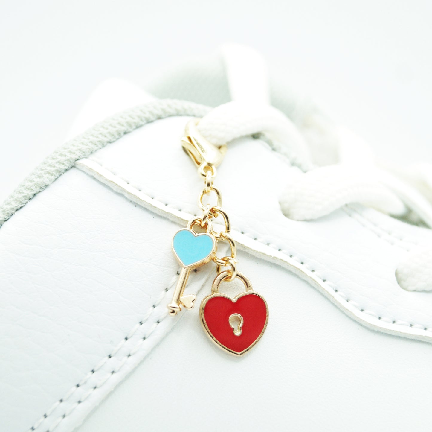 Shoe pendant heart lock with key 1 piece.