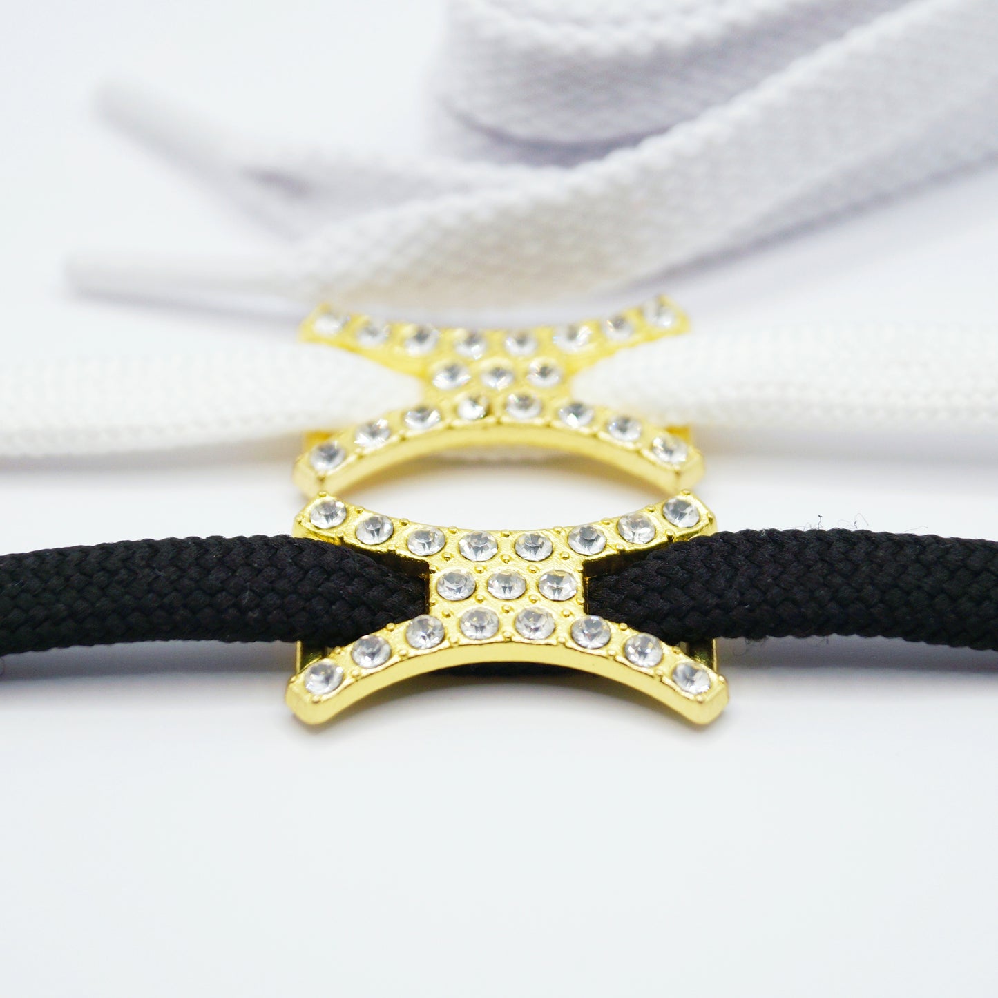 Shoe buckle white diamonds gold metal 2pcs.