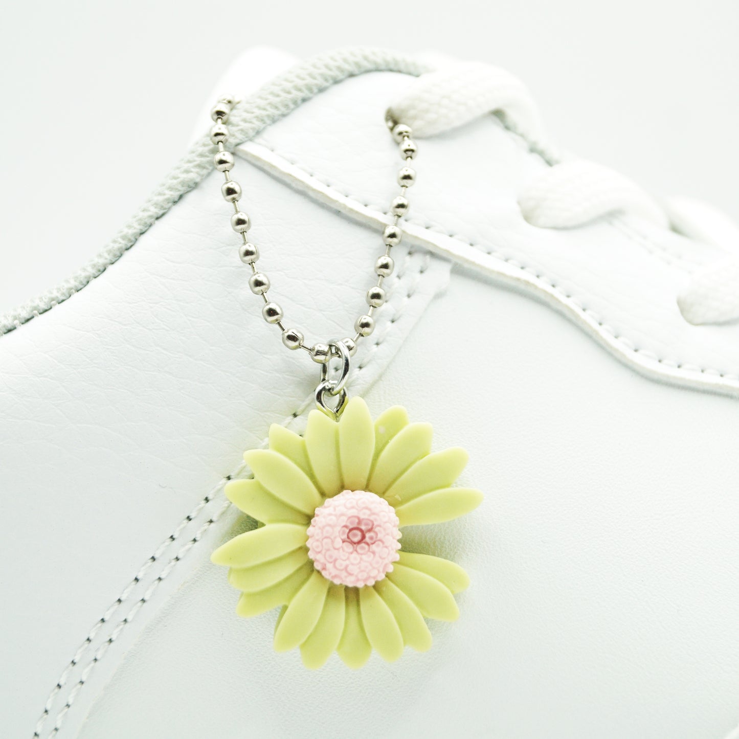 Shoe pendant flower green 1 piece