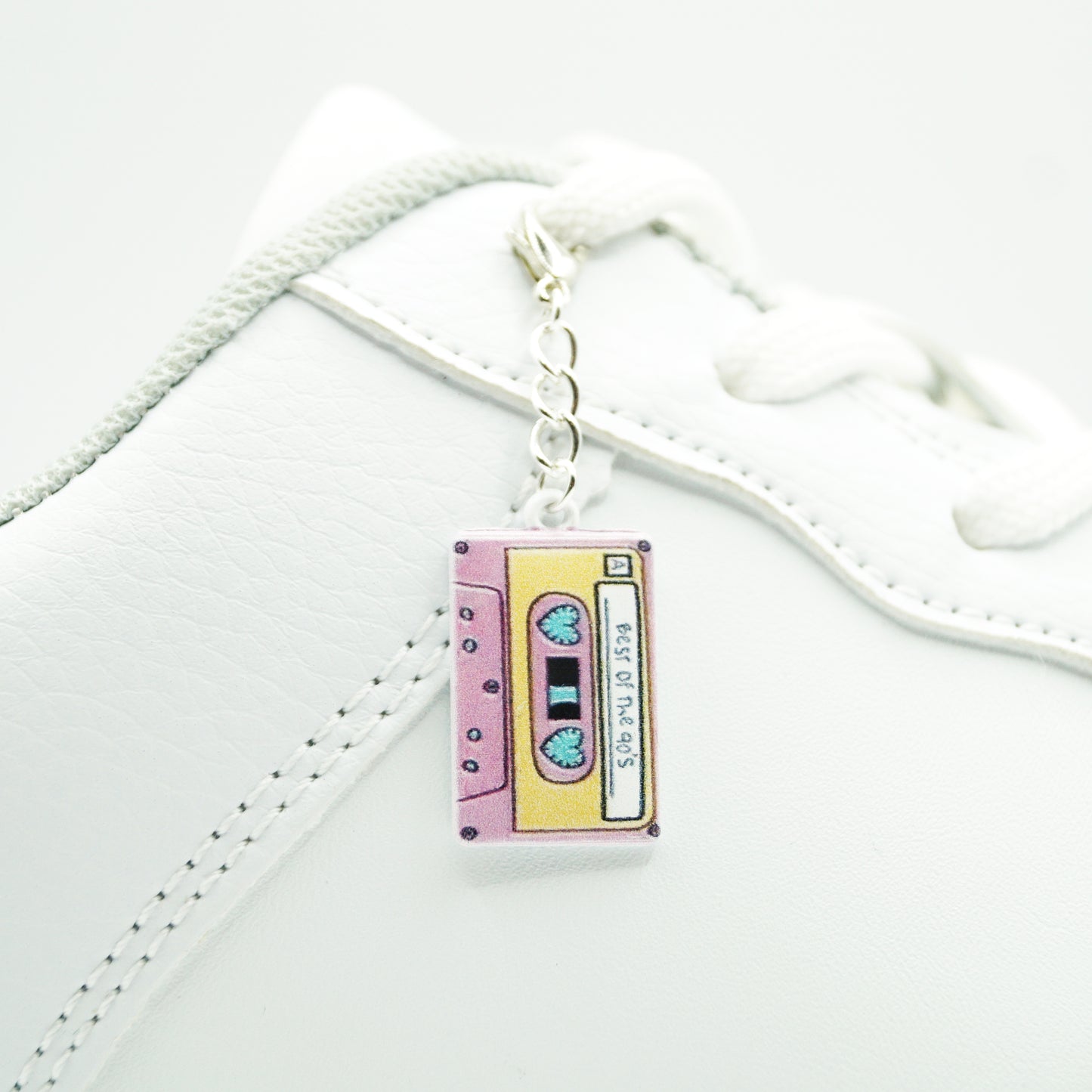 Shoe pendant "Best of the 90`s" cassette pink metal 1 piece.